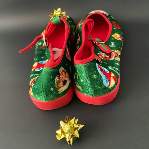 “Christmas Joy Chocolaticas Mary Jane Flats Size 9 with Xmas Bows Accessories” - Picture 4 of 5
